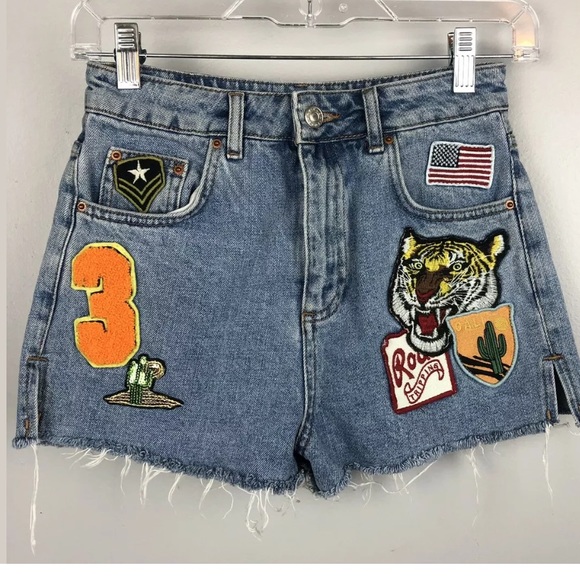 Topshop Pants - Topshop Moto Mom Badge Shorts size 4 B8